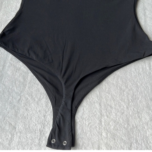 SKIMS Fits Everybody  Square Neck Bodysuit - Picture 9 of 10